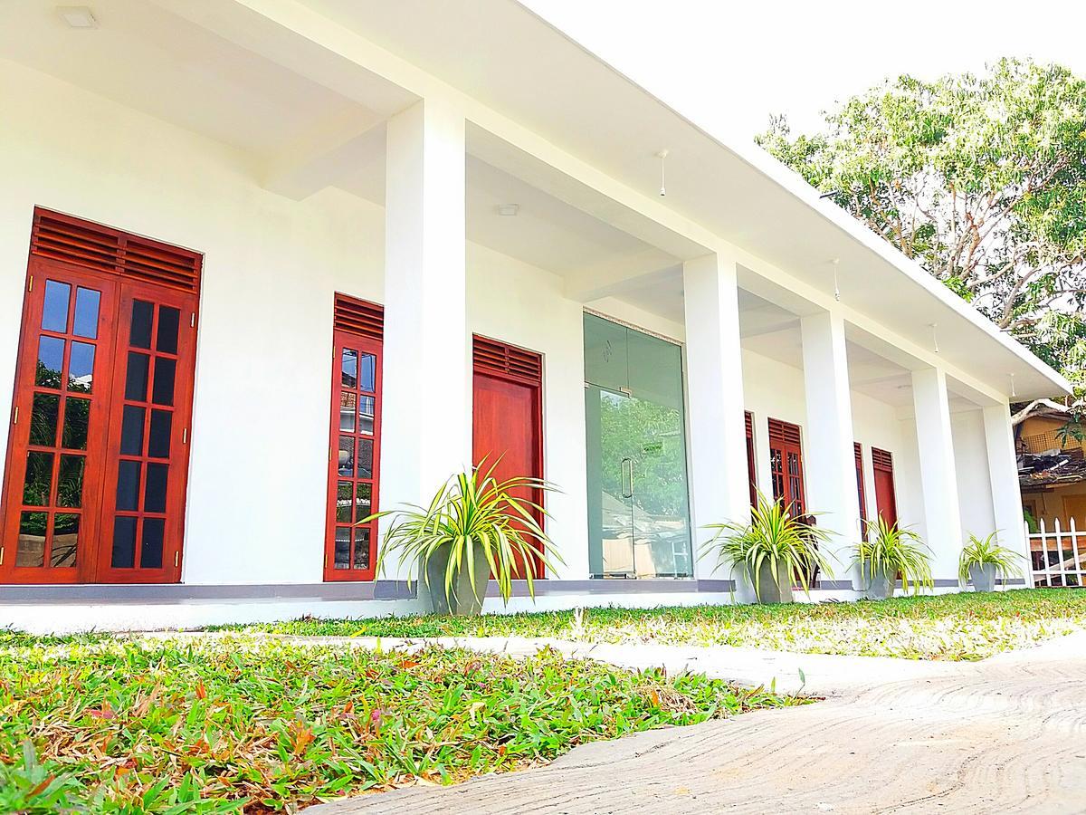 A&B Resort Negombo Kudapaduwa Екстер'єр фото