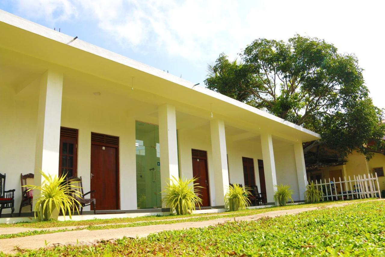 A&B Resort Negombo Kudapaduwa Екстер'єр фото